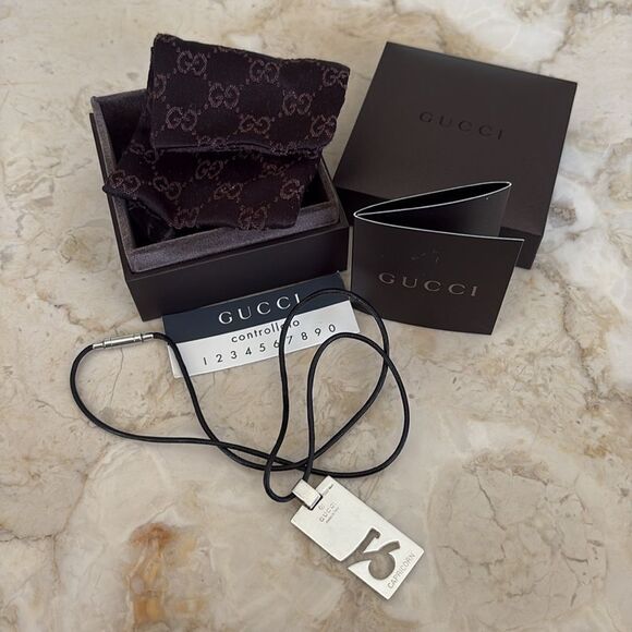 Gucci 925 Sterling Silver Capricorn Dog Tag Leather Cord Unisex Necklace in Box - Picture 7 of 7